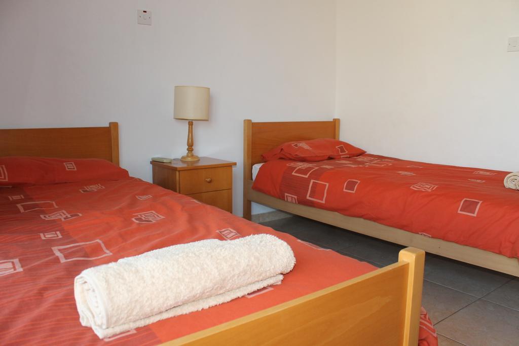 Diana Townhouse 2 Apartment Paphos Room photo