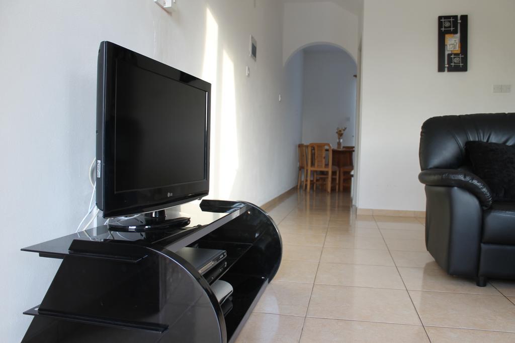 Diana Townhouse 2 Apartment Paphos Room photo